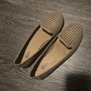 New! Tan flats